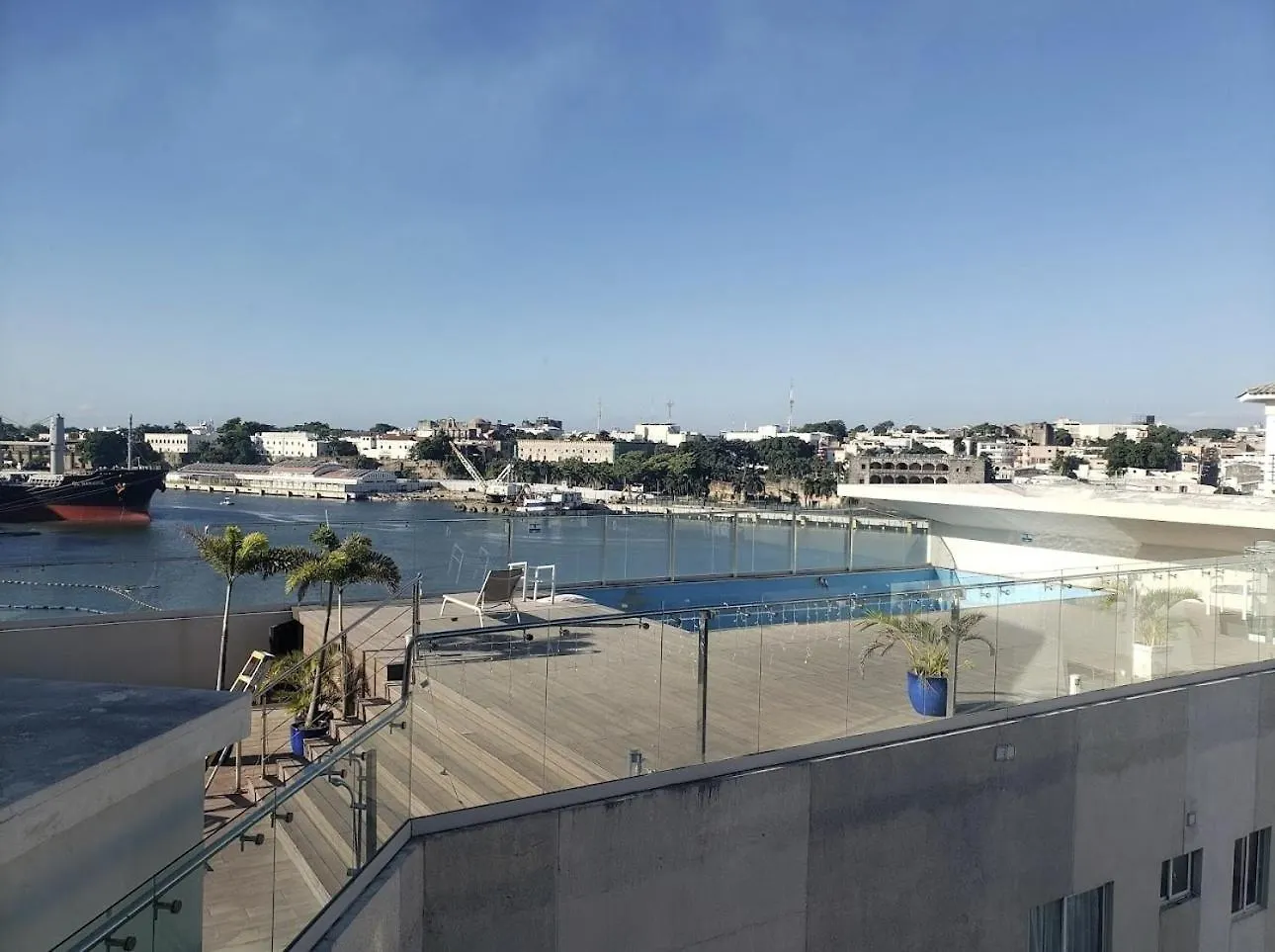 Modern Colonial Water View Lejlighed Calero